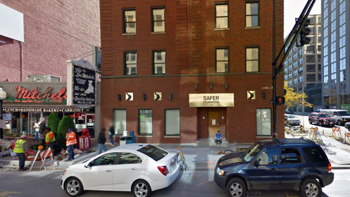 Street scene in front of Safer Foundation headquarters on Jackson Boulevard